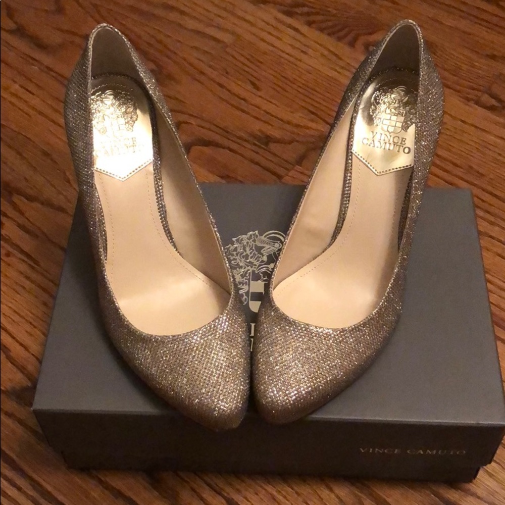 Vince Camuto NIB Gold/Silver pumps